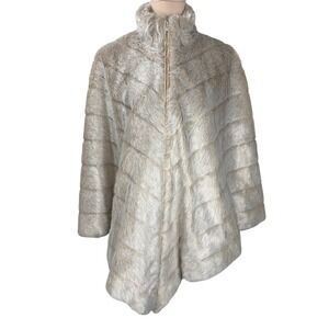 NWT Dennis Basso Faux Fur Cape Beige Chevron Zip Front Warm Winter‎ Outerwear